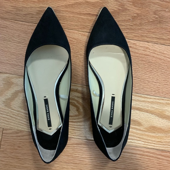 Zara pointed toe flats in black suede. - Picture 1 of 2